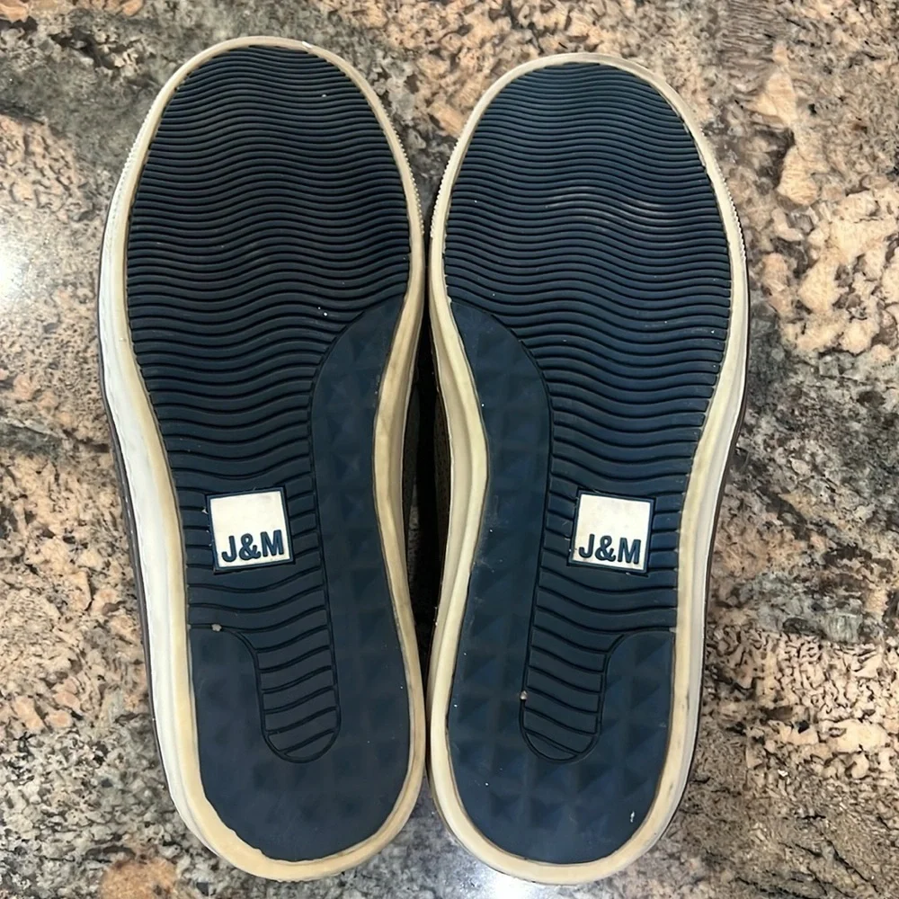 Gray Slip-On Loafers with Textured Upper and Elastic Goring